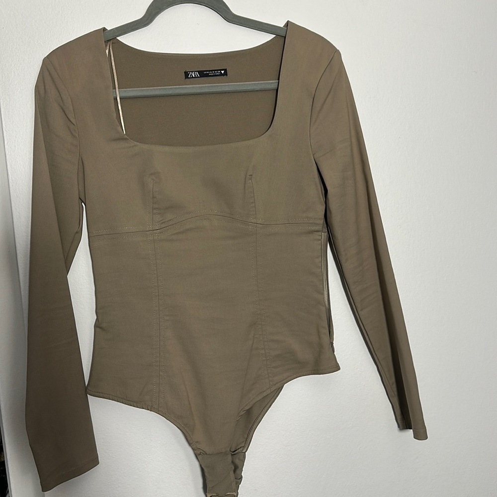 Khaki/Olive green Zara bodysuit with small shoulder pads
